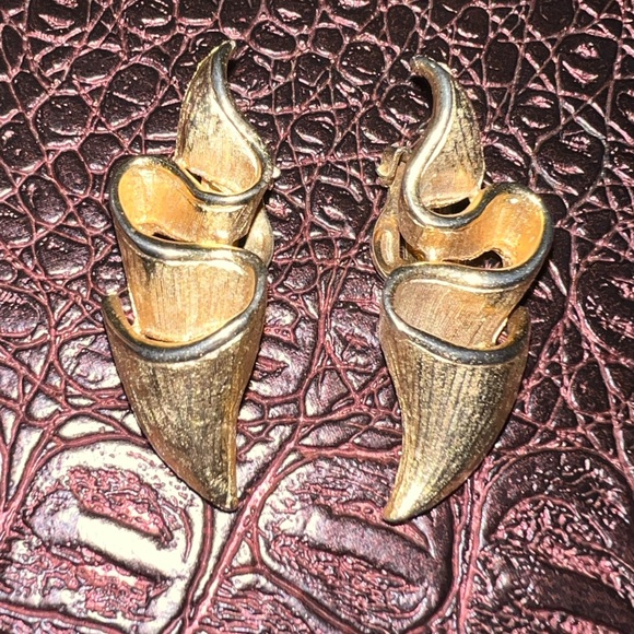 cathe Jewelry - Vintage signed cathe gold clip earrings